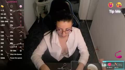 Snapshot of queenrose94 chatting on 18, 6, 2026 queenrose94 online show from 18, 6, 2026