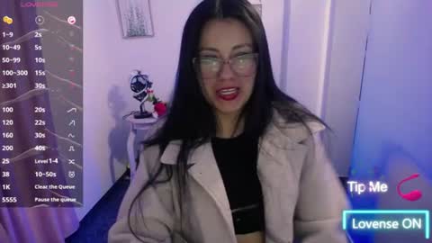Snapshot of queenrose94 chatting on 4, 7, 2026 queenrose94 online show from 4, 7, 2026