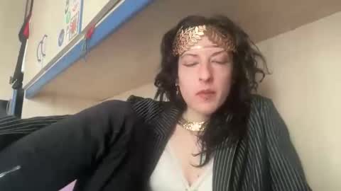 queenselket online show from 4, 4, 2026