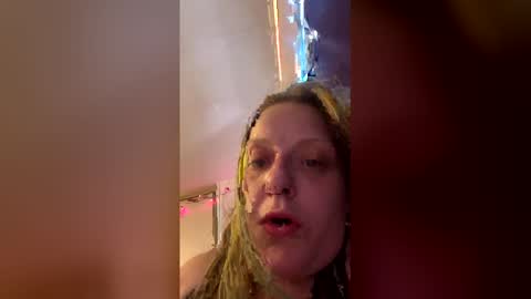Snapshot of queenstonermami chatting on 18, 4, 2026 queenstonermami online show from 18, 4, 2026