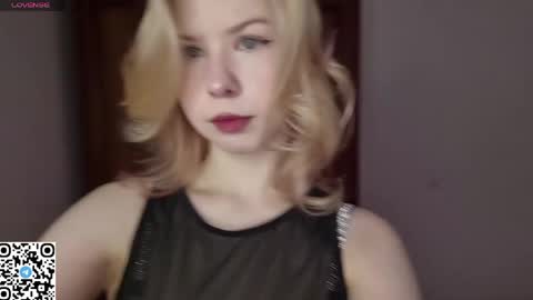 Snapshot of quennabrucker chatting on 25, 4, 2026 Tate online show from 25, 4, 2026