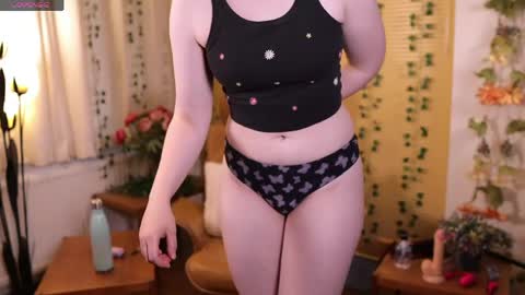 Snapshot of quinnrmonroe chatting on 5, 6, 2026 QuinnMonroe online show from 5, 6, 2026