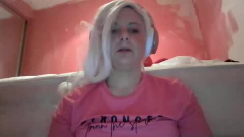 Snapshot of qv3ncrazy chatting on 6, 1, 2025 CRAZYCRYSTALCRAYAZIONZ online show from 6, 1, 2025