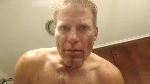 Snapshot of r04233054 chatting on 18, 11, 2025 r04233054 online show from 18, 11, 2025