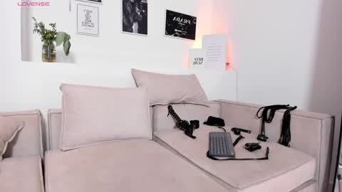 RACHEL ES online show from 12, 9, 2025