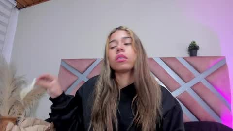 Snapshot of rachell_criss chatting on 2, 6, 2026 Rachell online show from 2, 6, 2026