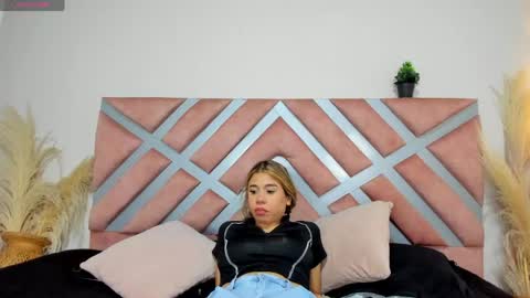 Snapshot of rachell_criss chatting on 5, 6, 2026 Rachell online show from 5, 6, 2026