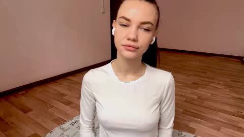 Snapshot of rachelpoisso chatting on 6, 11, 2025 Rachel online show from 6, 11, 2025
