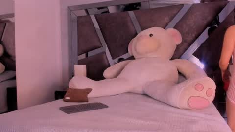 Radiant Naomi online show from 8, 4, 2026