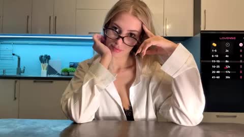 Mila online show from 15, 4, 2026