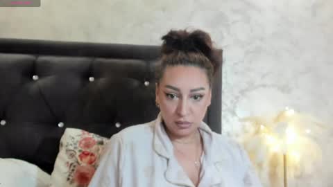 Snapshot of raelledarkstar chatting on 24, 4, 2026 raelledarkstar online show from 24, 4, 2026