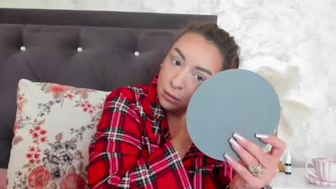 Snapshot of raelledarkstar chatting on 6, 5, 2026 raelledarkstar online show from 6, 5, 2026