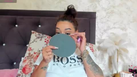 Snapshot of raelledarkstar chatting on 9, 5, 2026 raelledarkstar online show from 9, 5, 2026