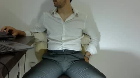 Snapshot of rafaelssk chatting on 5, 3, 2026 elenacam online show from 5, 3, 2026