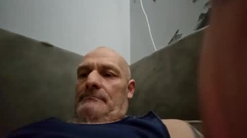 Snapshot of ragingzef69 chatting on 17, 5, 2026 Bigthickdickinvic online show from 17, 5, 2026