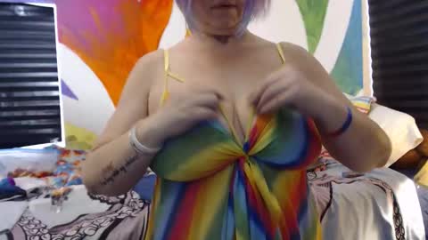 Snapshot of rainbow_n_lucky chatting on 12, 11, 2025 RainbowNLucky online show from 12, 11, 2025