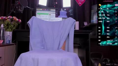 Snapshot of raissa_sky26 chatting on 15, 4, 2026 Laura online show from 15, 4, 2026