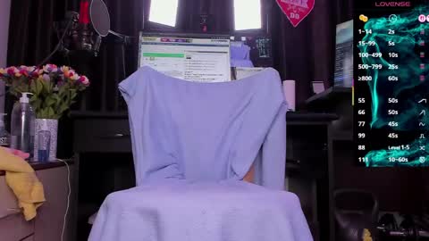 Snapshot of raissa_sky26 chatting on 16, 4, 2026 Laura online show from 16, 4, 2026