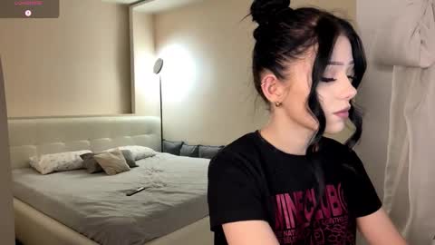 Snapshot of randiburt_ chatting on 3, 2, 2026 Luna online show from 3, 2, 2026