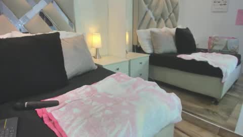 Raquel Moore  online show from 12, 1, 2026