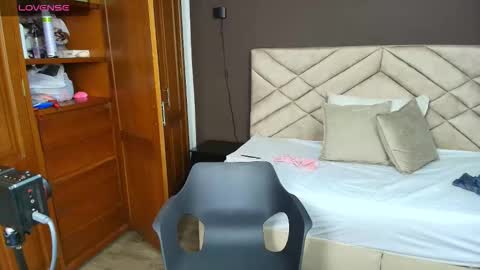 Raquel online show from 14, 10, 2025