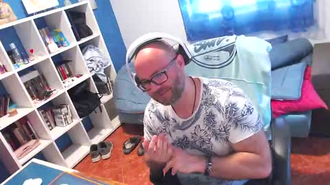 Snapshot of ravingr3d3 chatting on 17, 4, 2026 ravingr3d3 online show from 17, 4, 2026