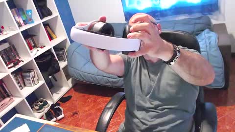 Snapshot of ravingr3d3 chatting on 28, 4, 2026 ravingr3d3 online show from 28, 4, 2026