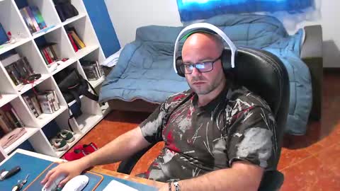 Snapshot of ravingr3d3 chatting on 29, 4, 2026 ravingr3d3 online show from 29, 4, 2026