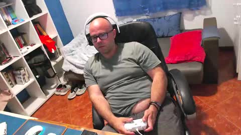 Snapshot of ravingr3d3 chatting on 21, 5, 2026 ravingr3d3 online show from 21, 5, 2026