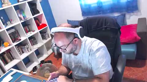 Snapshot of ravingr3d3 chatting on 8, 6, 2026 ravingr3d3 online show from 8, 6, 2026