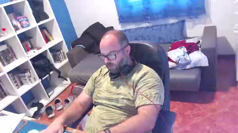 Snapshot of ravingr3d3 chatting on 8, 7, 2026 ravingr3d3 online show from 8, 7, 2026