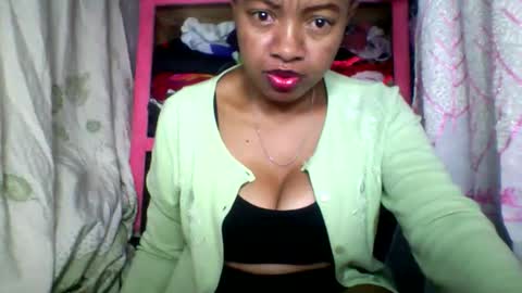 Snapshot of rayana_69 chatting on 6, 5, 2026 rayana_69 online show from 6, 5, 2026