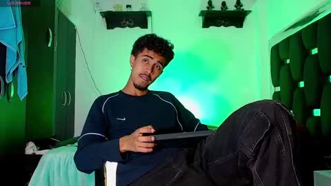 Snapshot of raydevil_ chatting on 21, 12, 2024 Rayn online show from 21, 12, 2024