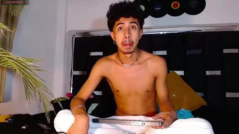 Snapshot of raydevil_ chatting on 1, 2, 2025 Rayn online show from 1, 2, 2025