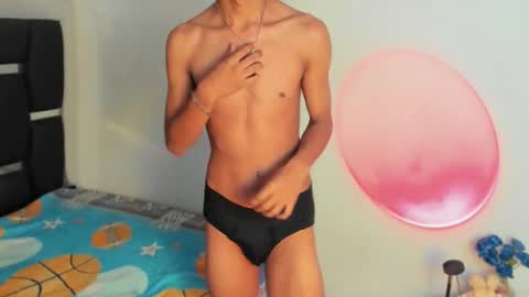 Snapshot of raydevil_ chatting on 1, 2, 2026 Rayn online show from 1, 2, 2026