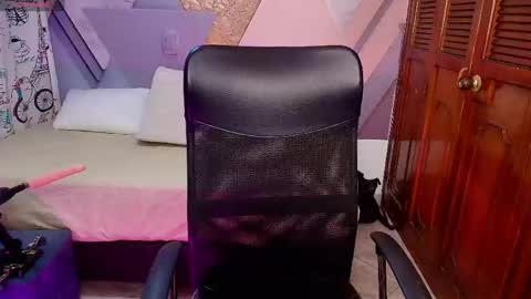 Snapshot of raylin_escobar chatting on 4, 5, 2026 raylin_escobar online show from 4, 5, 2026