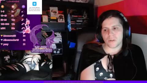 Snapshot of raysuon chatting on 5, 1, 2025 Rae-Suon online show from 5, 1, 2025