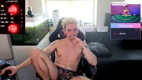 Snapshot of rayzel_white chatting on 26, 6, 2026 Rayzel White online show from 26, 6, 2026