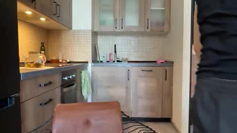 AliceEve online show from 10, 4, 2026