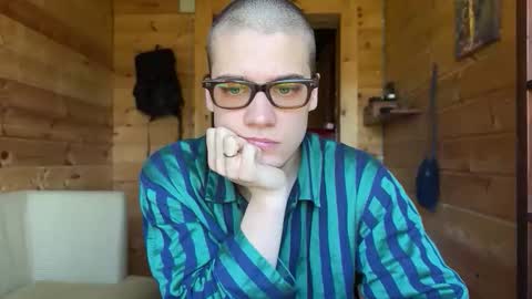 Snapshot of realsupermichael chatting on 5, 5, 2026 AliceEve online show from 5, 5, 2026