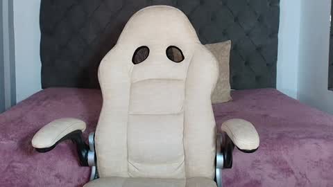 I invite you to my birthday on November 3th  online show from 10, 1, 2025