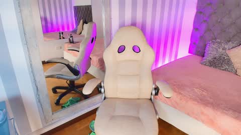 I invite you to my birthday on November 3th  online show from 12, 1, 2025