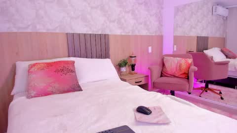 Snapshot of rebeca_cortez1 chatting on 5, 5, 2026 I invite you to my birthday on November 3th online show from 5, 5, 2026
