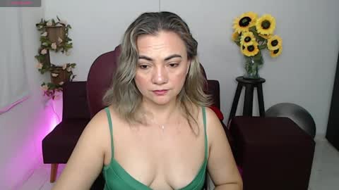 Snapshot of rebeca_milf chatting on 1, 4, 2026 REBECA online show from 1, 4, 2026