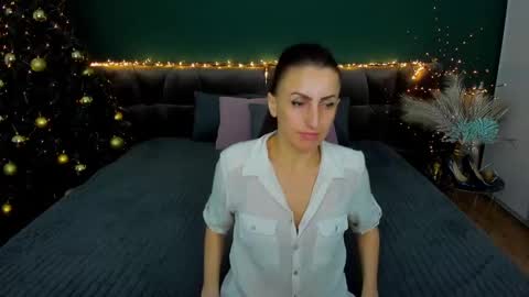 rebecca_diamonds online show from 5, 1, 2025