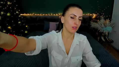 rebecca_diamonds online show from 5, 1, 2025