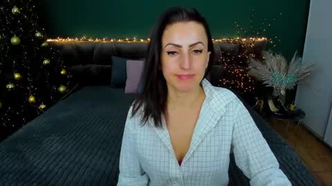 rebecca_diamonds online show from 8, 1, 2025