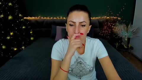 rebecca_diamonds online show from 12, 1, 2025