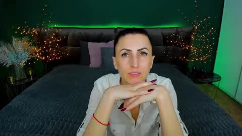 rebecca_diamonds online show from 3, 3, 2025