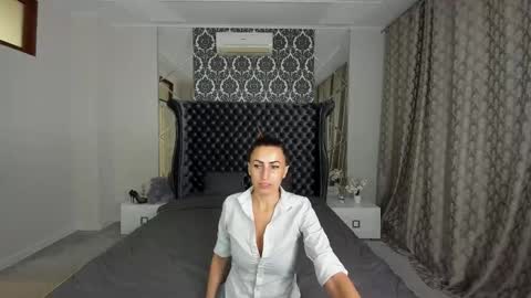 rebecca_diamonds online show from 6, 10, 2025